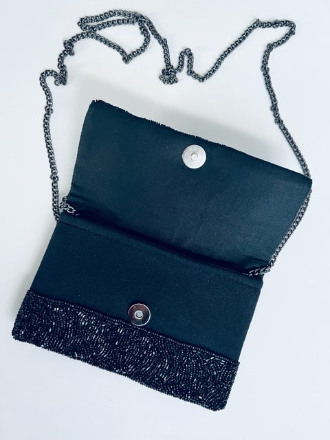 BLACK BEADED CLUTCH WITH LIPS SM